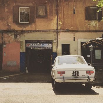 Old white Fiat car - Kostenloses image #332363